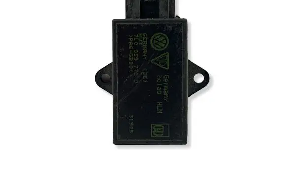 Volkswagen Touran I Seat heating relay 7L0959772D