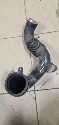 Audi A8 S8 D3 4E Air intake hose/pipe 057129609C
