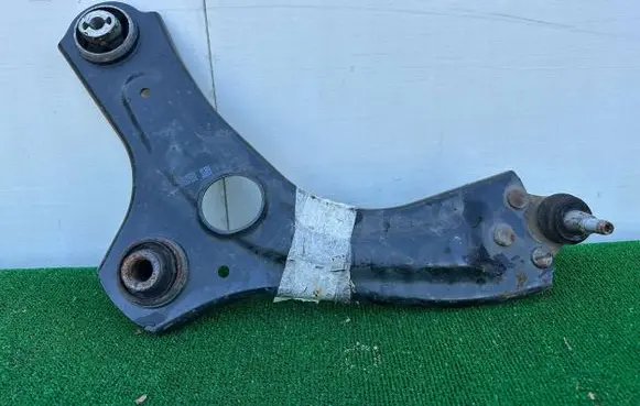 Renault Captur II Front lower control arm/wishbone 545055050R