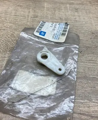 Opel Calibra Front door lock loop/hook striker 90297978