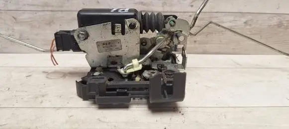 Dacia Sandero Front door lock 8200735227