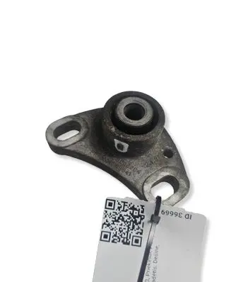 Volvo S60 Engine mount bracket 8666204