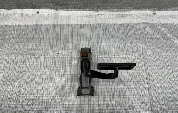 Mercedes-Benz X-class W470 Brake pedal 00000