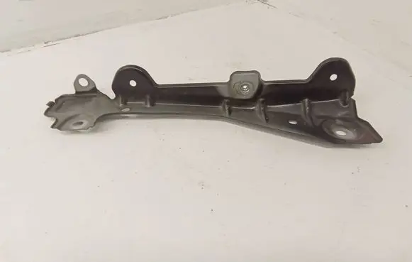 Mercedes-Benz ML W164 Fender mounting bracket