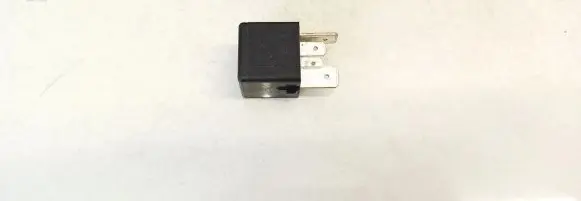 Volkswagen PASSAT B6 Other relay 1k0951253a v23134-j52-x430