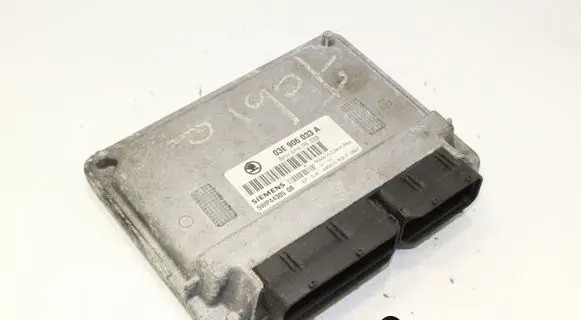 Skoda Fabia Mk1 (6Y) Engine control unit/module 03E906033A