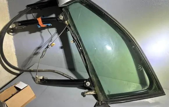 Audi A4 S4 B6 8E 8H Front door window/glass frame 8e0837629