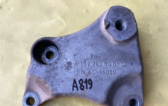 Mercedes-Benz A W169 Gearbox mounting bracket A1692420401