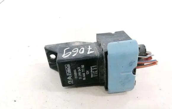Volvo V50 Glow plug pre-heat relay 9666671780 51299049