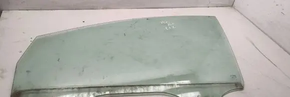 Seat Alhambra (Mk2) Front door window glass four-door 000016