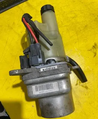 Volvo V50 Power steering pump 5N513K514CC