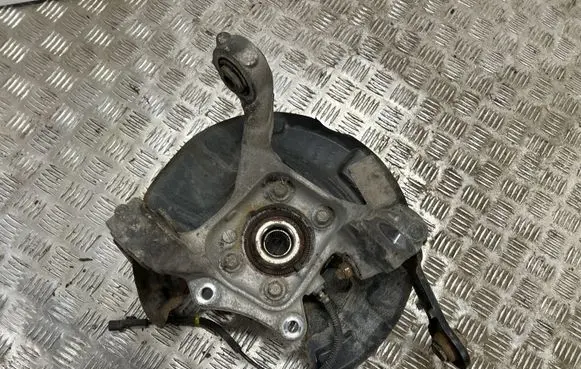 Rear wheel hub