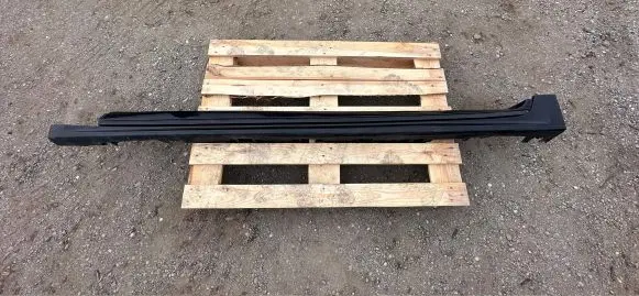 Lincoln Continental Side skirt front trim GD9B-F101D57