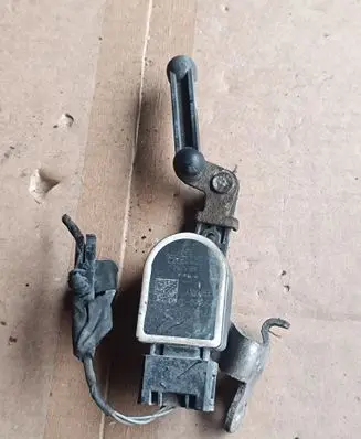 Headlight/headlamp level sensor