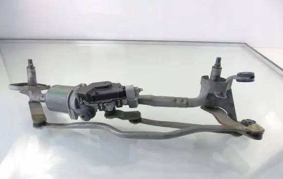 Mazda 5 Front wiper linkage and motor