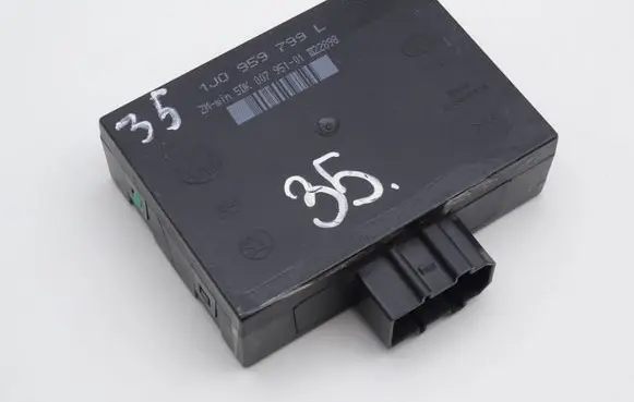 Skoda Octavia Mk1 (1U) Comfort/convenience module 1J0959799L