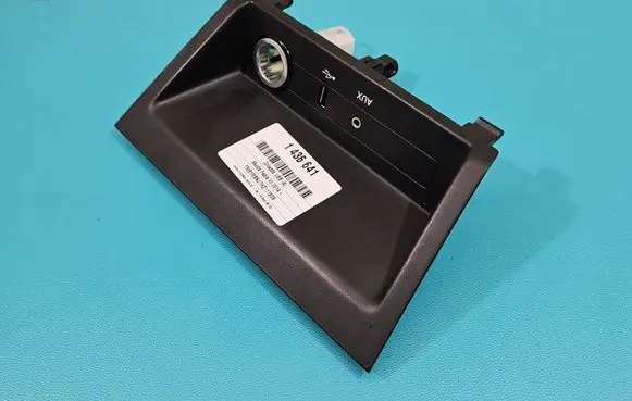 Skoda Fabia Mk3 (NJ) USB socket connector 5Q0035726N IMPRK1436641
