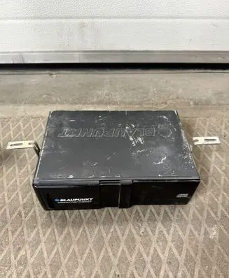 Audi A4 S4 B5 8D CD/DVD changer 7607700003
