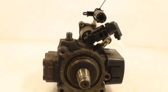 Skoda Fabia Mk2 (5J) Fuel injection high pressure pump 03L130755E