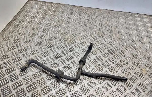 Volkswagen PASSAT B7 Engine coolant pipe/hose