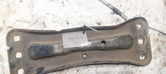 Engine mounting bracket