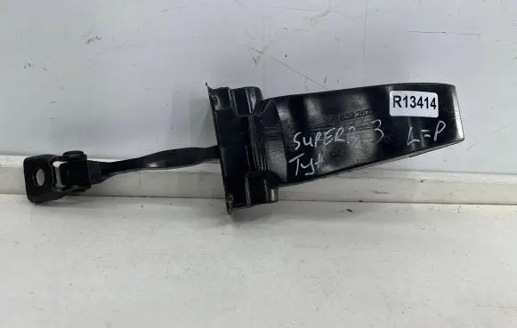 Skoda Superb B8 (3V) Rear door check strap stopper 3v0839267