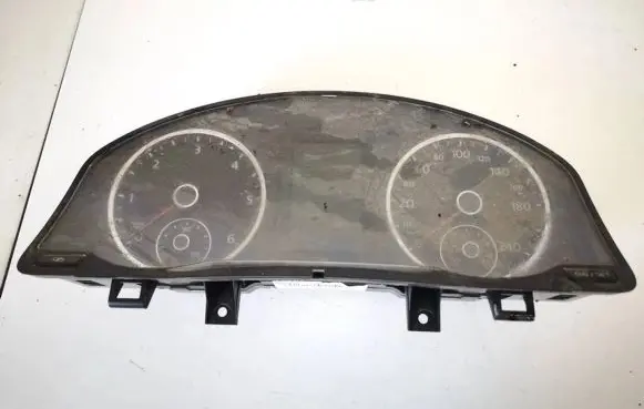 Volkswagen Tiguan Speedometer (instrument cluster) 5n0920872a
