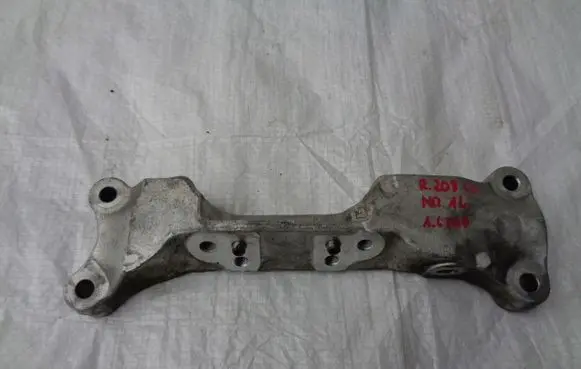 Peugeot 208 Engine mounting bracket 9654165780