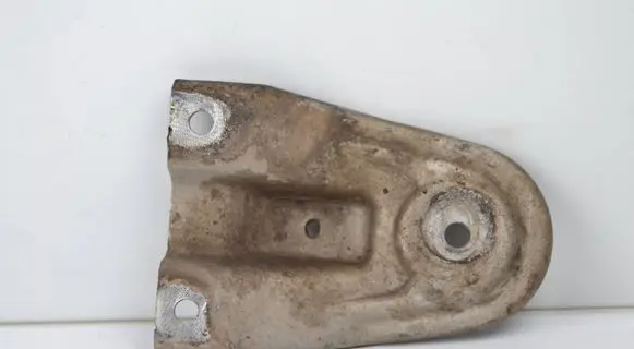 Engine mounting bracket