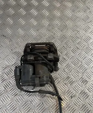 BMW X4 F26 Rear brake caliper 6797526
