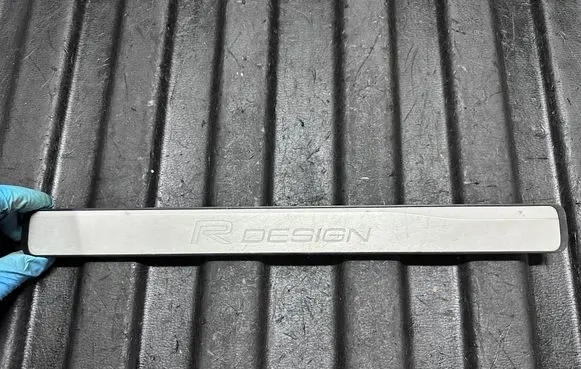 Front sill trim cover