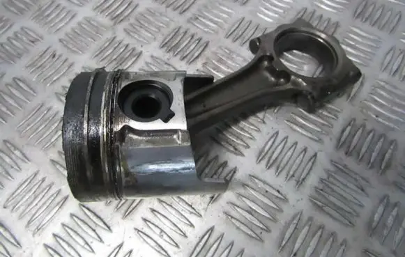 Opel Astra G Piston with connecting rod