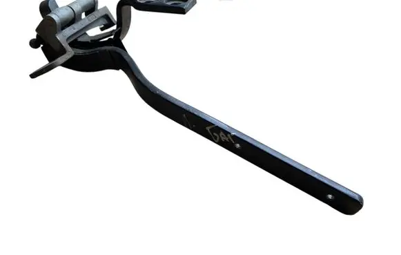Porsche Cayenne (9PA) Tailgate/trunk/boot hinge 7L5827301B
