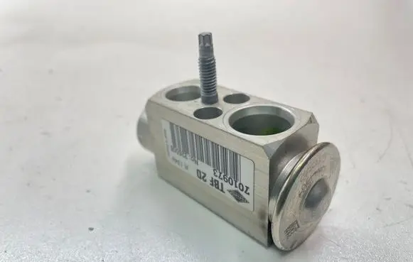 Volvo XC60 Air conditioning (A/C) expansion valve 7010973 326508