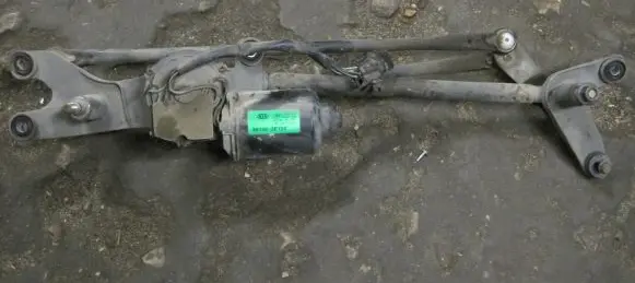 KIA Sorento Front wiper linkage and motor 981003E100