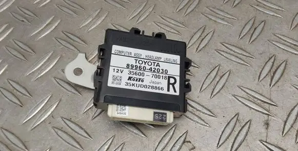 Toyota RAV 4 (XA40) Light module LCM 8996042030