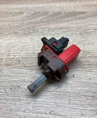 Ford Mondeo Mk III Brake pedal sensor switch 95BB7C534AC P6MGA