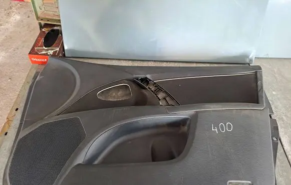 Toyota Avensis T270 Front door card panel trim 6777705040