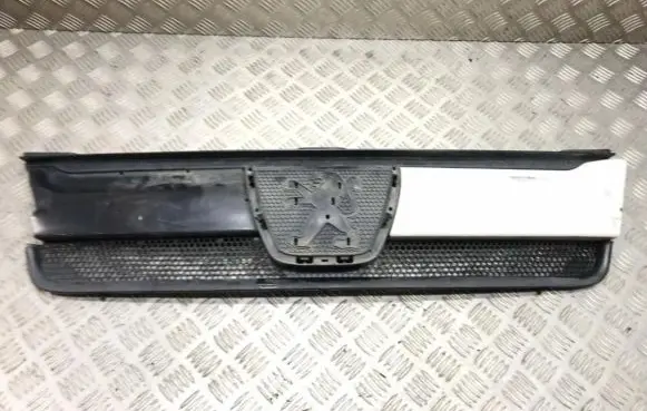 Peugeot Boxer Front grill 1304703070