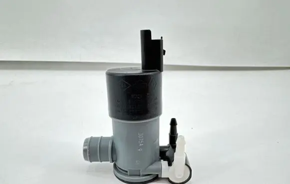 Nissan Qashqai J12 Windscreen/windshield washer pump 2107R6UA0A