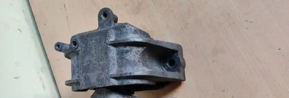 Volkswagen Touran II Engine mount bracket 1K0199262