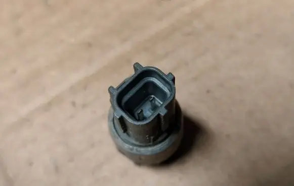 Jeep Cherokee III KJ Air conditioning (A/C) pressure sensor 