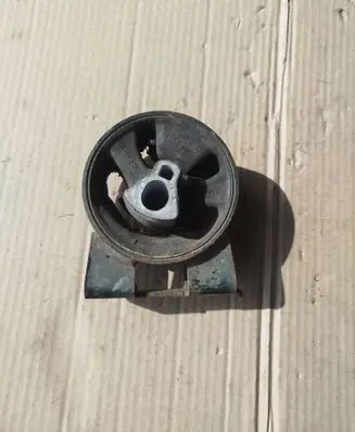 Engine mount bracket