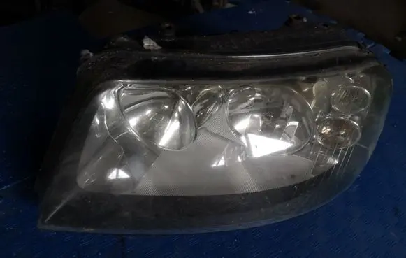 Seat Alhambra (Mk1) Headlight/headlamp 7M8941015