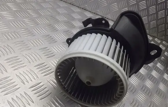 Opel Corsa D Front door blower motor 154230100
