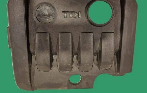 Engine cover (trim)