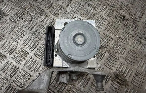 Mercedes-Benz B W245 ABS Pump A0064310812
