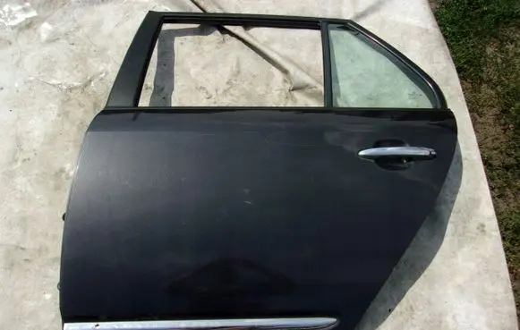 Subaru Outback Rear door