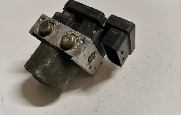Ford Focus C-MAX ABS Pump 3M512M110CA 5WK84102