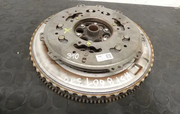 Renault Austral Dual mass flywheel 123104904R